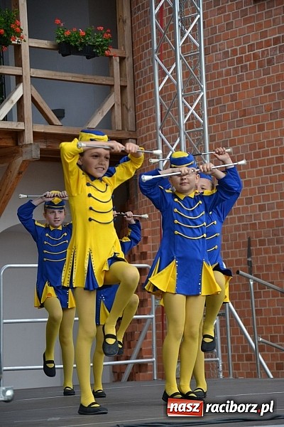 Zdjęcie w galerii na portalu naszraciborz.pl: Kolorowa parada ulicami Raciborza - Śląsk kraina wielu kultur dzień drugi wiadomości z regionu