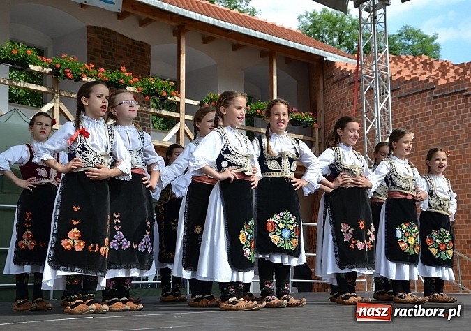 Zdjęcie w galerii na portalu naszraciborz.pl: Kolorowa parada ulicami Raciborza - Śląsk kraina wielu kultur dzień drugi wiadomości z regionu