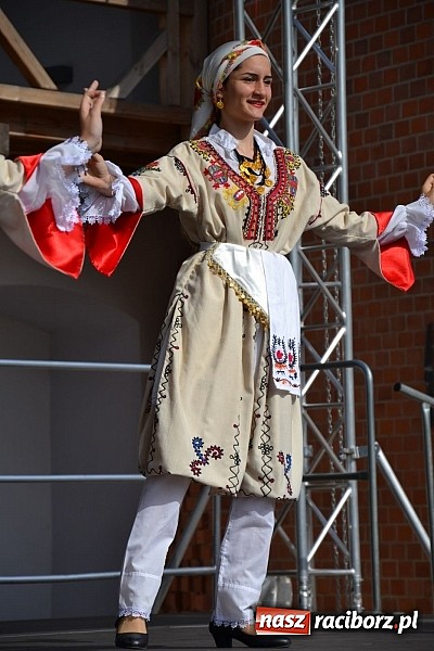 Zdjęcie w galerii na portalu naszraciborz.pl: Kolorowa parada ulicami Raciborza - Śląsk kraina wielu kultur dzień drugi wiadomości z regionu