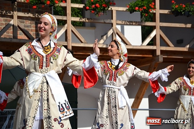 Zdjęcie w galerii na portalu naszraciborz.pl: Kolorowa parada ulicami Raciborza - Śląsk kraina wielu kultur dzień drugi wiadomości z regionu