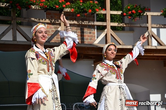 Zdjęcie w galerii na portalu naszraciborz.pl: Kolorowa parada ulicami Raciborza - Śląsk kraina wielu kultur dzień drugi wiadomości z regionu