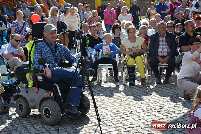 Zdjęcie w galerii na portalu naszraciborz.pl: Kolorowa parada ulicami Raciborza - Śląsk kraina wielu kultur dzień drugi wiadomości z regionu