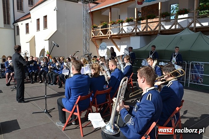 Zdjęcie w galerii na portalu naszraciborz.pl: Kolorowa parada ulicami Raciborza - Śląsk kraina wielu kultur dzień drugi wiadomości z regionu