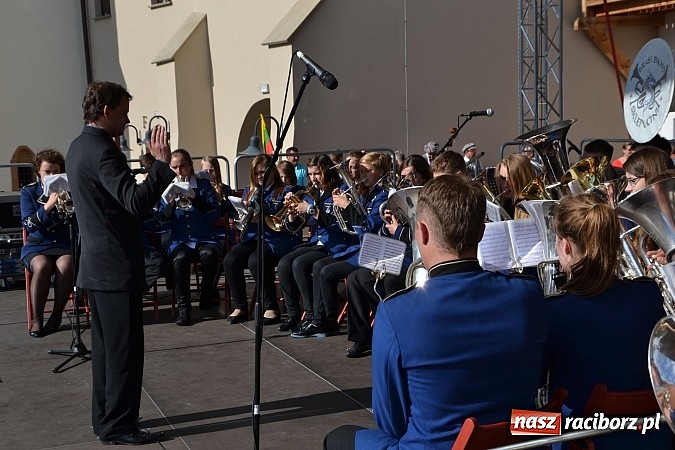 Zdjęcie w galerii na portalu naszraciborz.pl: Kolorowa parada ulicami Raciborza - Śląsk kraina wielu kultur dzień drugi wiadomości z regionu
