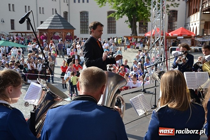 Zdjęcie w galerii na portalu naszraciborz.pl: Kolorowa parada ulicami Raciborza - Śląsk kraina wielu kultur dzień drugi wiadomości z regionu