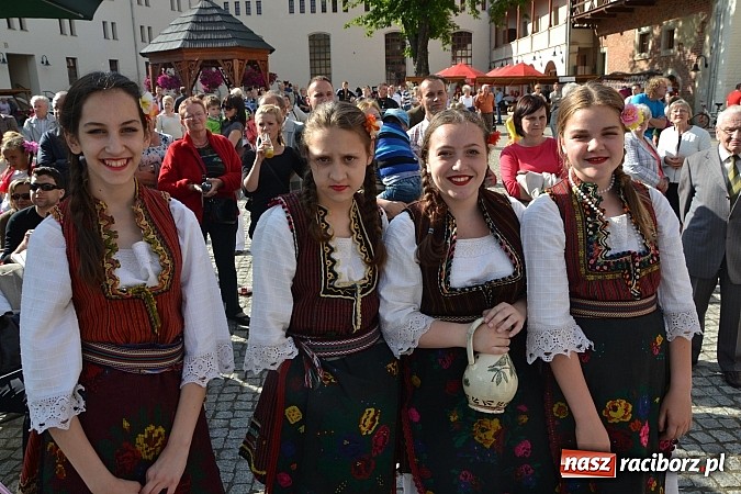 Zdjęcie w galerii na portalu naszraciborz.pl: Kolorowa parada ulicami Raciborza - Śląsk kraina wielu kultur dzień drugi wiadomości z regionu