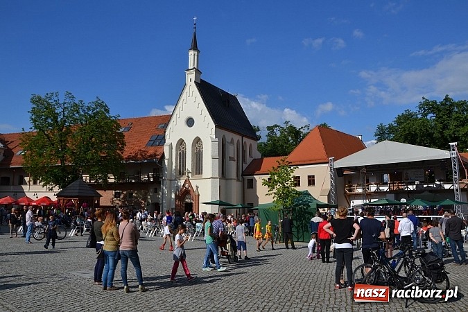 Zdjęcie w galerii na portalu naszraciborz.pl: Kolorowa parada ulicami Raciborza - Śląsk kraina wielu kultur dzień drugi wiadomości z regionu