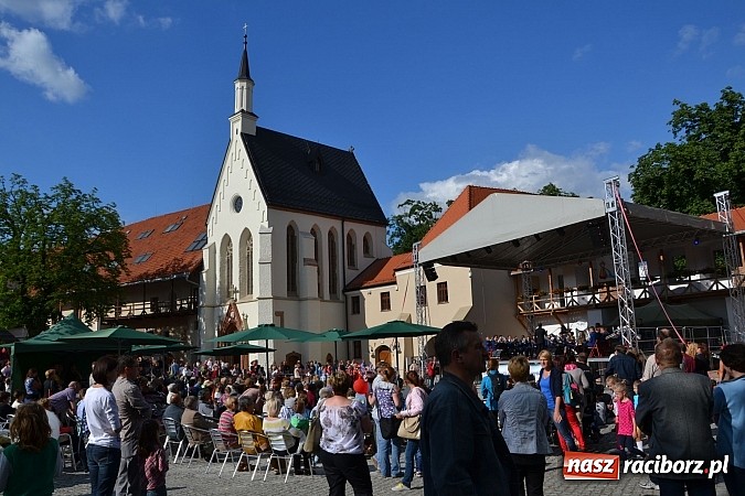 Zdjęcie w galerii na portalu naszraciborz.pl: Kolorowa parada ulicami Raciborza - Śląsk kraina wielu kultur dzień drugi wiadomości z regionu