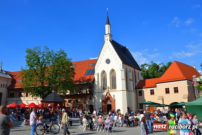 Zdjęcie w galerii na portalu naszraciborz.pl: Kolorowa parada ulicami Raciborza - Śląsk kraina wielu kultur dzień drugi wiadomości z regionu