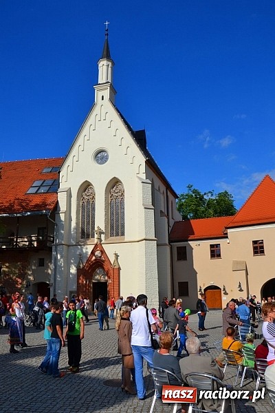 Zdjęcie w galerii na portalu naszraciborz.pl: Kolorowa parada ulicami Raciborza - Śląsk kraina wielu kultur dzień drugi wiadomości z regionu