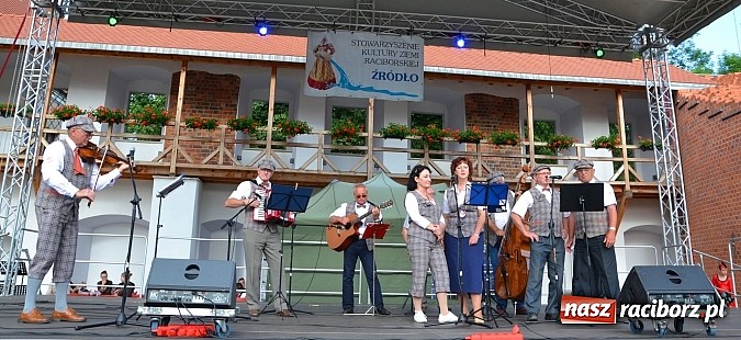 Zdjęcie w galerii na portalu naszraciborz.pl: Kolorowa parada ulicami Raciborza - Śląsk kraina wielu kultur dzień drugi wiadomości z regionu