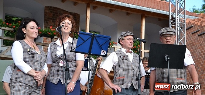 Zdjęcie w galerii na portalu naszraciborz.pl: Kolorowa parada ulicami Raciborza - Śląsk kraina wielu kultur dzień drugi wiadomości z regionu