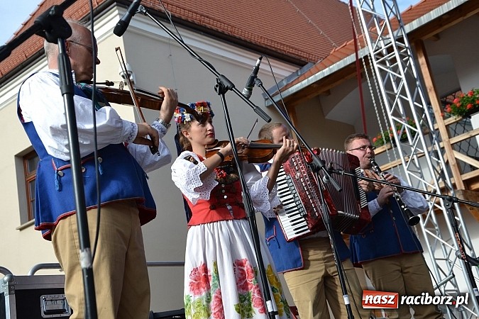 Zdjęcie w galerii na portalu naszraciborz.pl: Kolorowa parada ulicami Raciborza - Śląsk kraina wielu kultur dzień drugi wiadomości z regionu