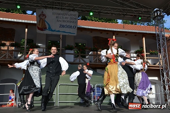 Zdjęcie w galerii na portalu naszraciborz.pl: Kolorowa parada ulicami Raciborza - Śląsk kraina wielu kultur dzień drugi wiadomości z regionu