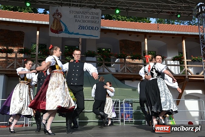 Zdjęcie w galerii na portalu naszraciborz.pl: Kolorowa parada ulicami Raciborza - Śląsk kraina wielu kultur dzień drugi wiadomości z regionu