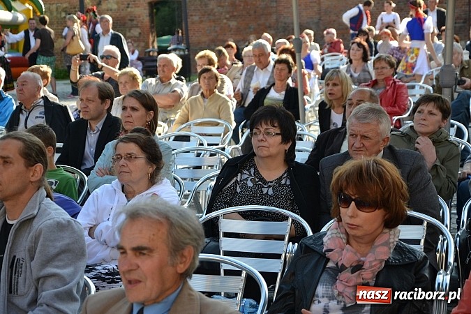 Zdjęcie w galerii na portalu naszraciborz.pl: Kolorowa parada ulicami Raciborza - Śląsk kraina wielu kultur dzień drugi wiadomości z regionu