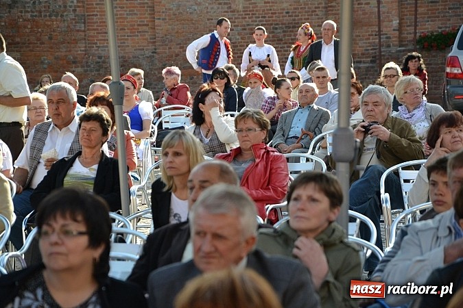 Zdjęcie w galerii na portalu naszraciborz.pl: Kolorowa parada ulicami Raciborza - Śląsk kraina wielu kultur dzień drugi wiadomości z regionu