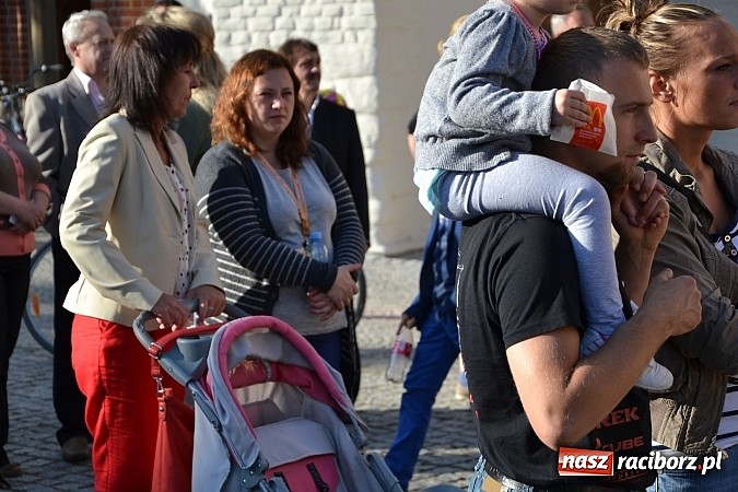 Zdjęcie w galerii na portalu naszraciborz.pl: Kolorowa parada ulicami Raciborza - Śląsk kraina wielu kultur dzień drugi wiadomości z regionu