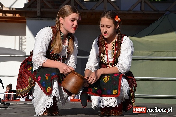 Zdjęcie w galerii na portalu naszraciborz.pl: Kolorowa parada ulicami Raciborza - Śląsk kraina wielu kultur dzień drugi wiadomości z regionu