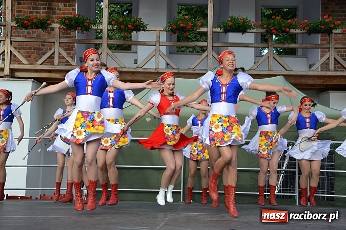 Zdjęcie w galerii na portalu naszraciborz.pl: Kolorowa parada ulicami Raciborza - Śląsk kraina wielu kultur dzień drugi wiadomości z regionu