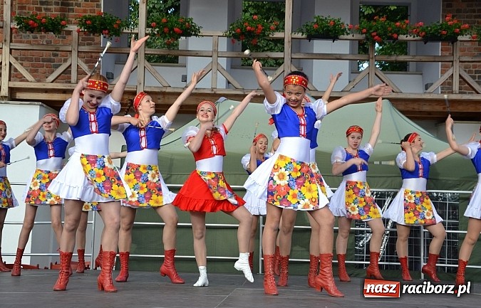 Zdjęcie w galerii na portalu naszraciborz.pl: Kolorowa parada ulicami Raciborza - Śląsk kraina wielu kultur dzień drugi wiadomości z regionu