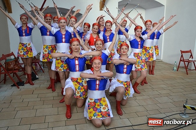 Zdjęcie w galerii na portalu naszraciborz.pl: Kolorowa parada ulicami Raciborza - Śląsk kraina wielu kultur dzień drugi wiadomości z regionu