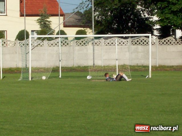 Zdjęcie w galerii na portalu naszraciborz.pl: Tworków–Chałupki: smutne derby wiadomości z regionu