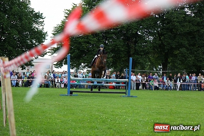 Zdjęcie w galerii na portalu naszraciborz.pl: Potęga skoku, czyli Międzynarodowe Zawody Konne w skokach przez przeszkody wiadomości z regionu