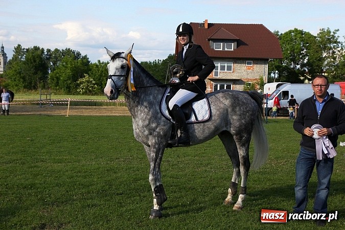 Zdjęcie w galerii na portalu naszraciborz.pl: Potęga skoku, czyli Międzynarodowe Zawody Konne w skokach przez przeszkody wiadomości z regionu