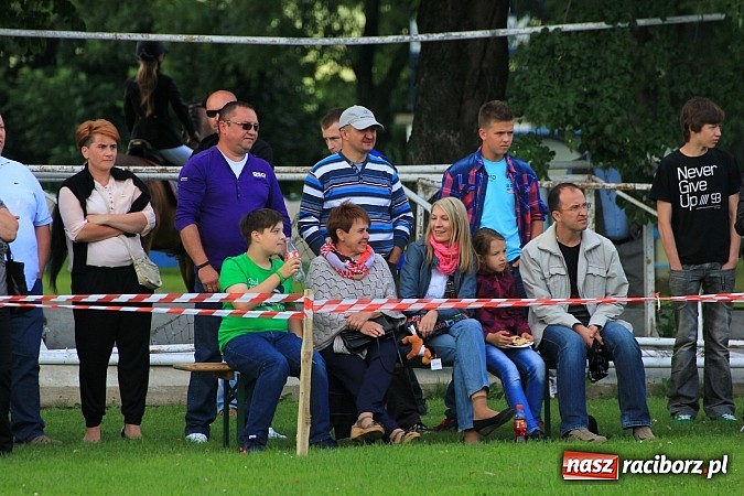 Zdjęcie w galerii na portalu naszraciborz.pl: Potęga skoku, czyli Międzynarodowe Zawody Konne w skokach przez przeszkody wiadomości z regionu