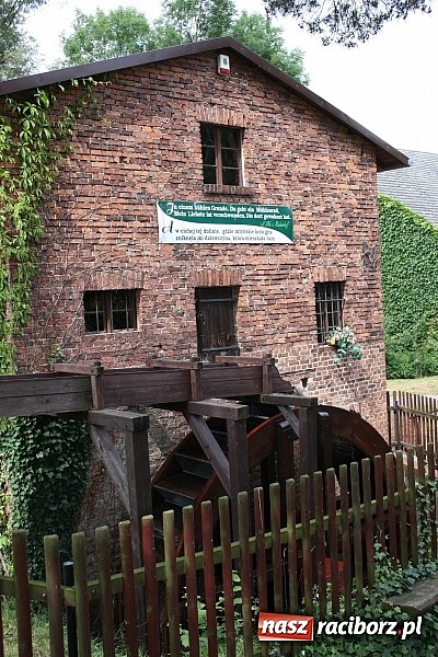 Zdjęcie w galerii na portalu naszraciborz.pl: Bliskie spotkania z Eichendorffem. Z życia nicponia na scenie w Łubowicach wiadomości z regionu