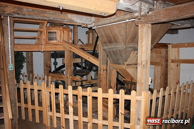 Zdjęcie w galerii na portalu naszraciborz.pl: Bliskie spotkania z Eichendorffem. Z życia nicponia na scenie w Łubowicach wiadomości z regionu