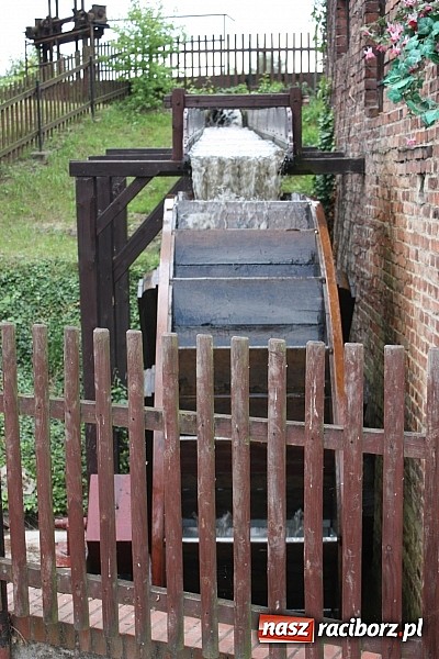 Zdjęcie w galerii na portalu naszraciborz.pl: Bliskie spotkania z Eichendorffem. Z życia nicponia na scenie w Łubowicach wiadomości z regionu