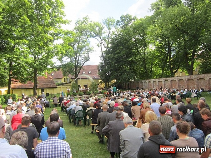 Zdjęcie w galerii na portalu naszraciborz.pl: Orkiestry dęte na pielgrzymce w Rudach wiadomości z regionu