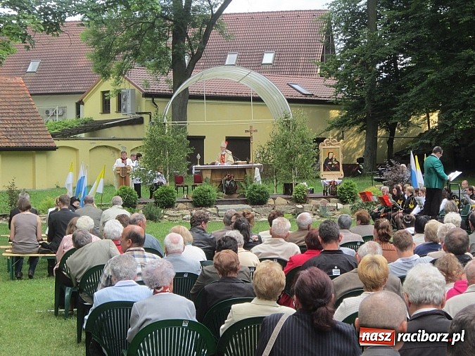 Zdjęcie w galerii na portalu naszraciborz.pl: Orkiestry dęte na pielgrzymce w Rudach wiadomości z regionu
