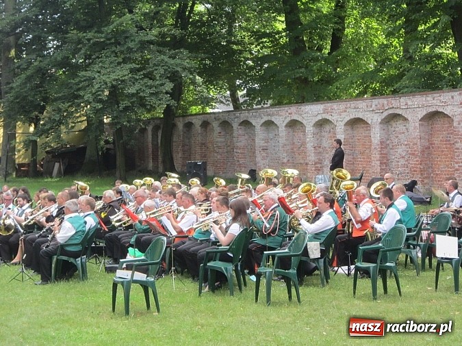 Zdjęcie w galerii na portalu naszraciborz.pl: Orkiestry dęte na pielgrzymce w Rudach wiadomości z regionu