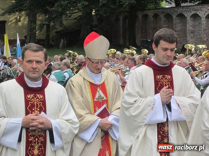 Zdjęcie w galerii na portalu naszraciborz.pl: Orkiestry dęte na pielgrzymce w Rudach wiadomości z regionu
