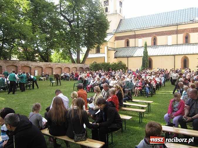 Zdjęcie w galerii na portalu naszraciborz.pl: Orkiestry dęte na pielgrzymce w Rudach wiadomości z regionu