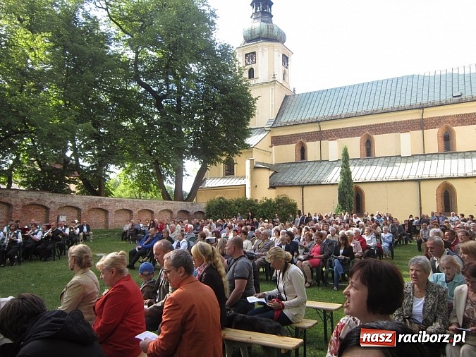 Zdjęcie w galerii na portalu naszraciborz.pl: Orkiestry dęte na pielgrzymce w Rudach wiadomości z regionu