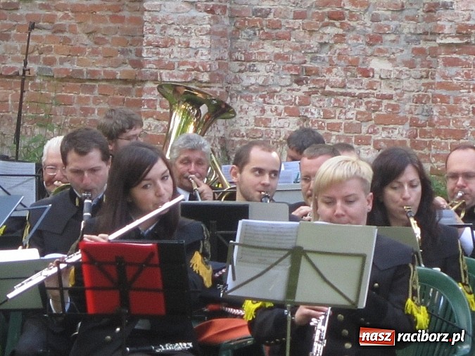 Zdjęcie w galerii na portalu naszraciborz.pl: Orkiestry dęte na pielgrzymce w Rudach wiadomości z regionu
