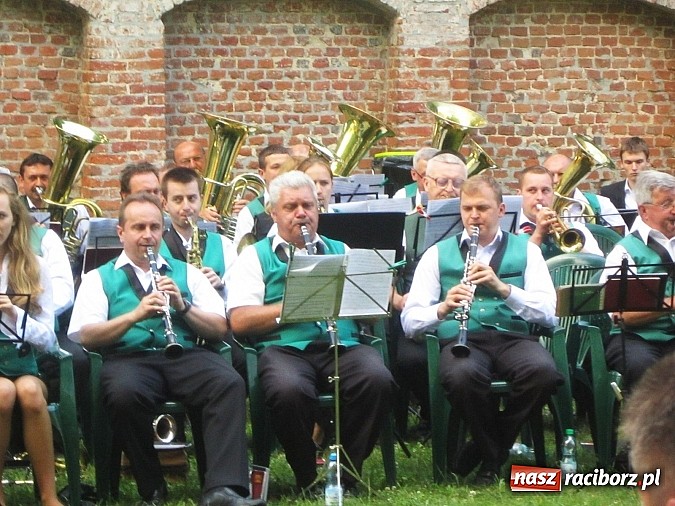 Zdjęcie w galerii na portalu naszraciborz.pl: Orkiestry dęte na pielgrzymce w Rudach wiadomości z regionu