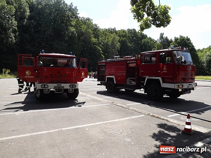Zdjęcie w galerii na portalu naszraciborz.pl: Pożar lasu Obora, poszkodowany strażak. Na szczęście to tylko ćwiczenia wiadomości z regionu
