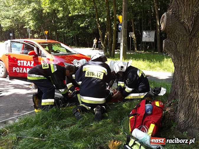 Zdjęcie w galerii na portalu naszraciborz.pl: Pożar lasu Obora, poszkodowany strażak. Na szczęście to tylko ćwiczenia wiadomości z regionu