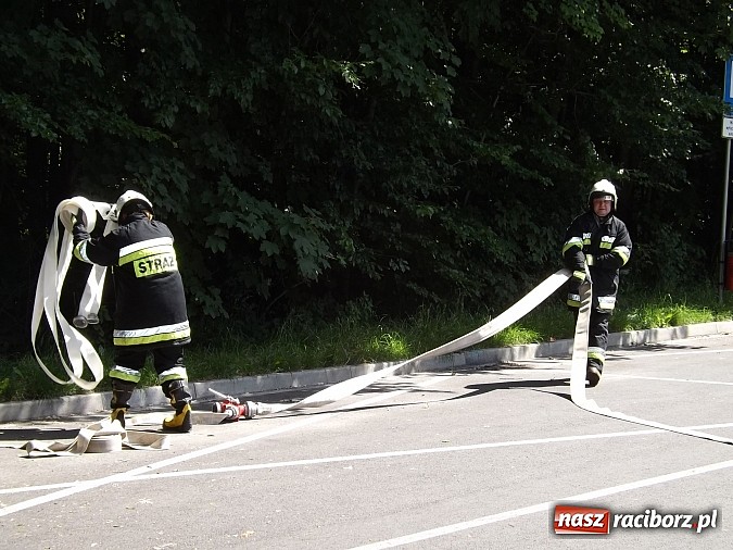Zdjęcie w galerii na portalu naszraciborz.pl: Pożar lasu Obora, poszkodowany strażak. Na szczęście to tylko ćwiczenia wiadomości z regionu
