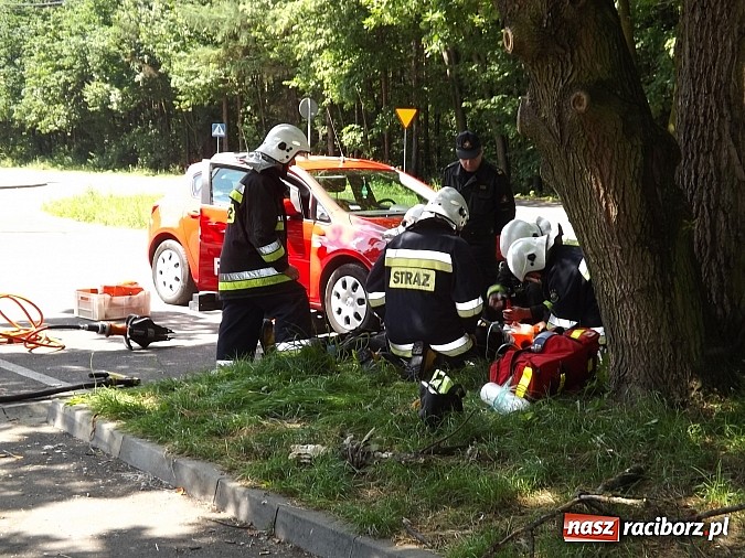 Zdjęcie w galerii na portalu naszraciborz.pl: Pożar lasu Obora, poszkodowany strażak. Na szczęście to tylko ćwiczenia wiadomości z regionu
