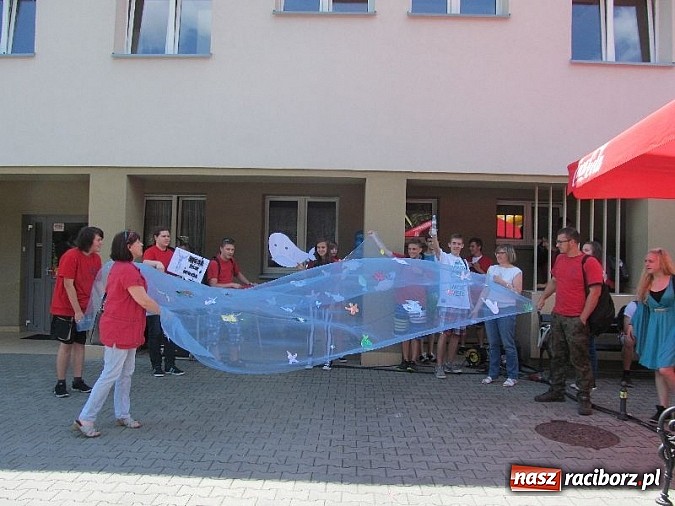 Zdjęcie w galerii na portalu naszraciborz.pl: Woda to życie hasłem G5 podczas happeningu na 14. Festynie Ekologicznym wiadomości z regionu