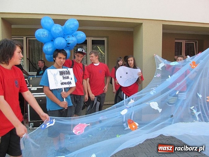 Zdjęcie w galerii na portalu naszraciborz.pl: Woda to życie hasłem G5 podczas happeningu na 14. Festynie Ekologicznym wiadomości z regionu