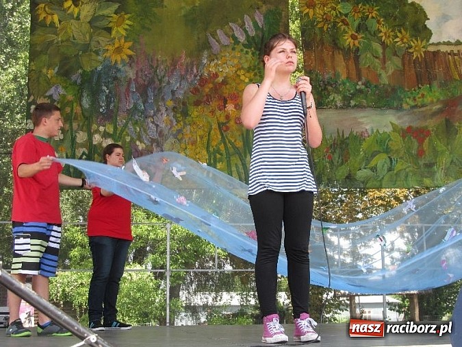 Zdjęcie w galerii na portalu naszraciborz.pl: Woda to życie hasłem G5 podczas happeningu na 14. Festynie Ekologicznym wiadomości z regionu