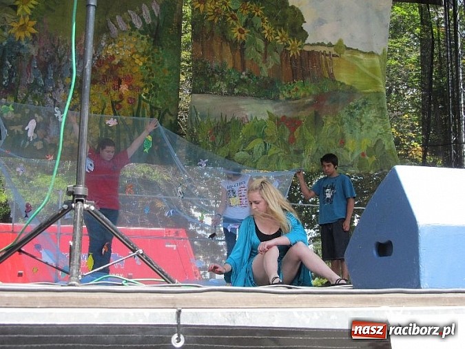 Zdjęcie w galerii na portalu naszraciborz.pl: Woda to życie hasłem G5 podczas happeningu na 14. Festynie Ekologicznym wiadomości z regionu