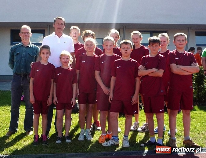 Zdjęcie w galerii na portalu naszraciborz.pl: Uczniowie z Tworkowa i Bieńkowic na 6. miejscu w Ostrawie wiadomości z regionu